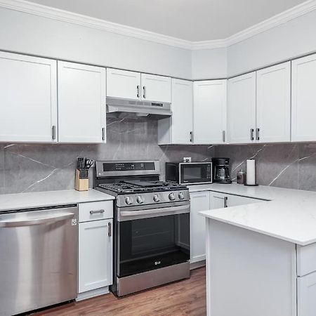 Beautiful Remodeled Penthouse Unit In Old Town Vila Chicago Exterior foto